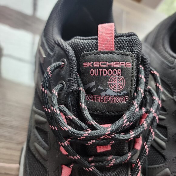 Ladies Black & Pink Waterproff Skechers Size 9 NEW - Picture 11 of 11